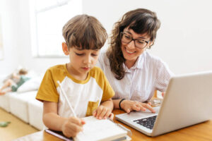 madre cabeza de hogar estudiando
